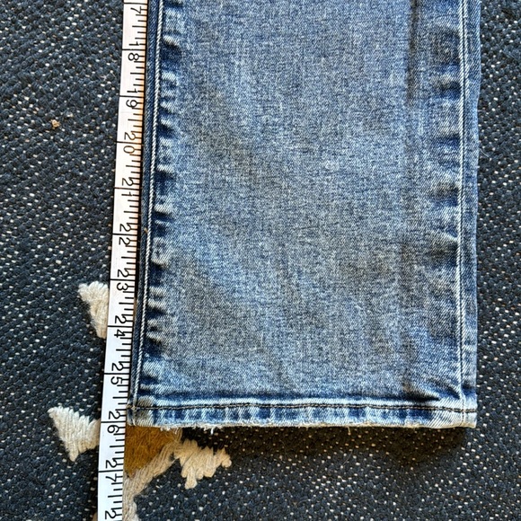 Joe’s Jeans The Callie High Rise Cropped Bootcut Jean - Picture 10 of 15